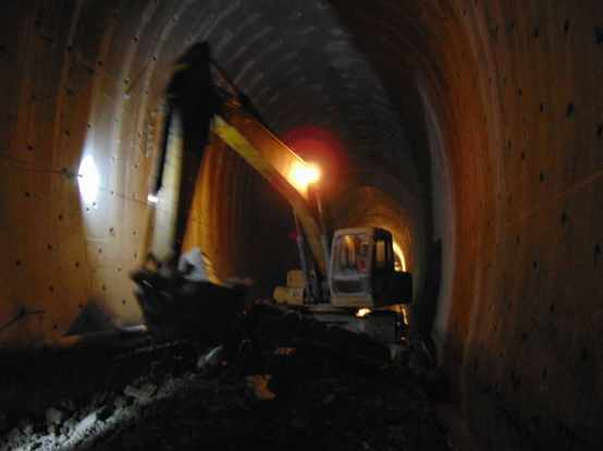 隧道安全專業高效仰拱，二次襯砌爆破拆除施工